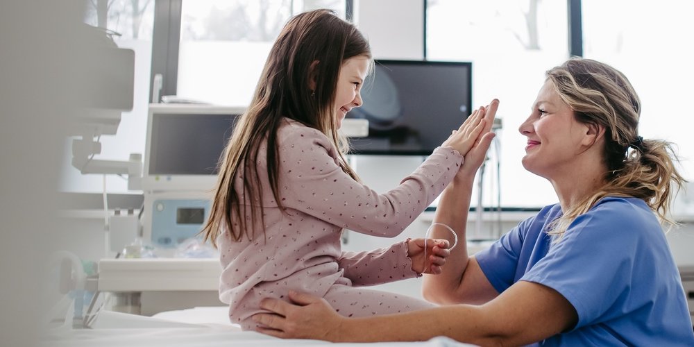 Nurse high five 2000px  crop 5